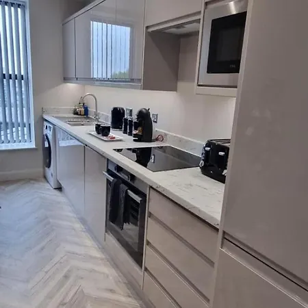 City Centre 2-bedrooms, Both En-suite, Close To Arena, Savings
