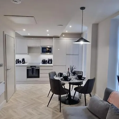 City Centre 2-bedrooms, Both En-suite, Close To Arena, Savings