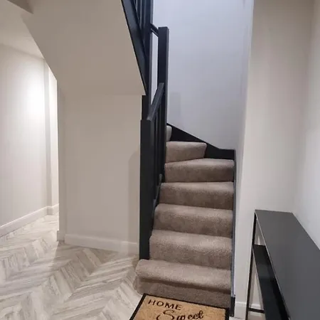 Apartment City Centre 2-bedrooms, Both En-suite, Close To Arena, Savings