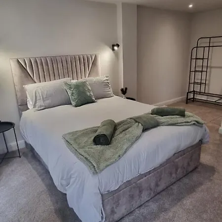 City Centre 2-bedrooms, Both En-suite, Close To Arena, Savings Apartment