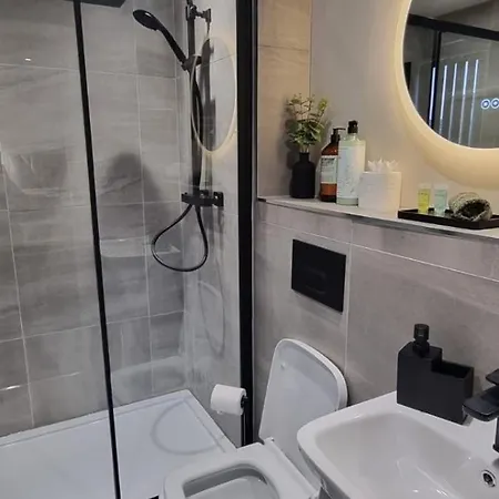 City Centre 2-bedrooms, Both En-suite, Close To Arena, Savings Apartment *